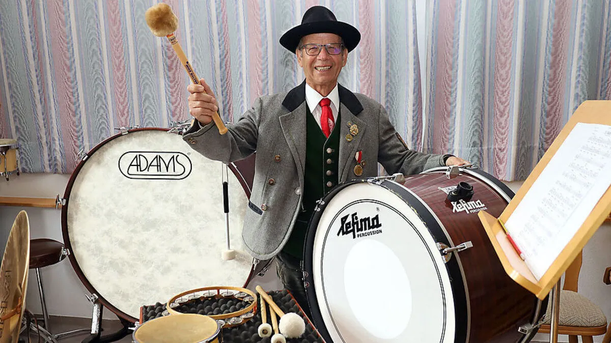 Alfred Roßmann beherrscht auch die große Trommel