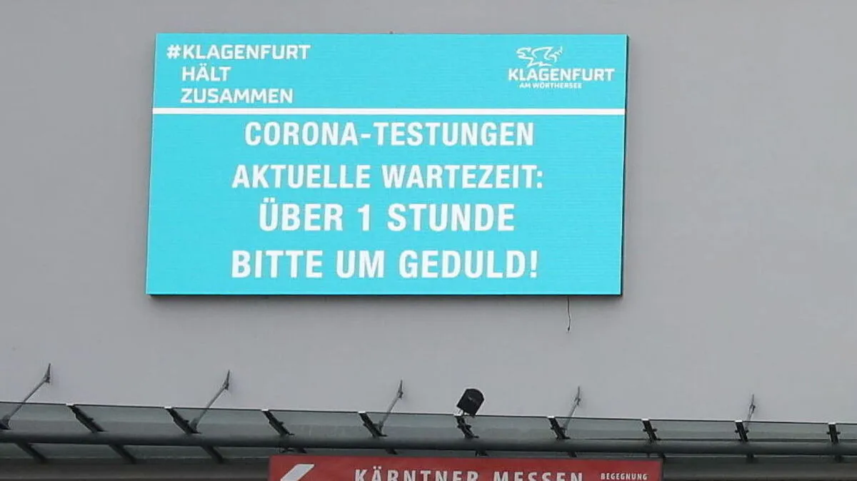 Auch heute heißt es wieder "Bitte warten" für die Coronatests am Messegelände.