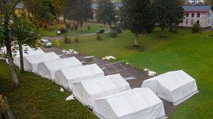 Weitere Zelte für Flüchtlinge werden aufgestellt