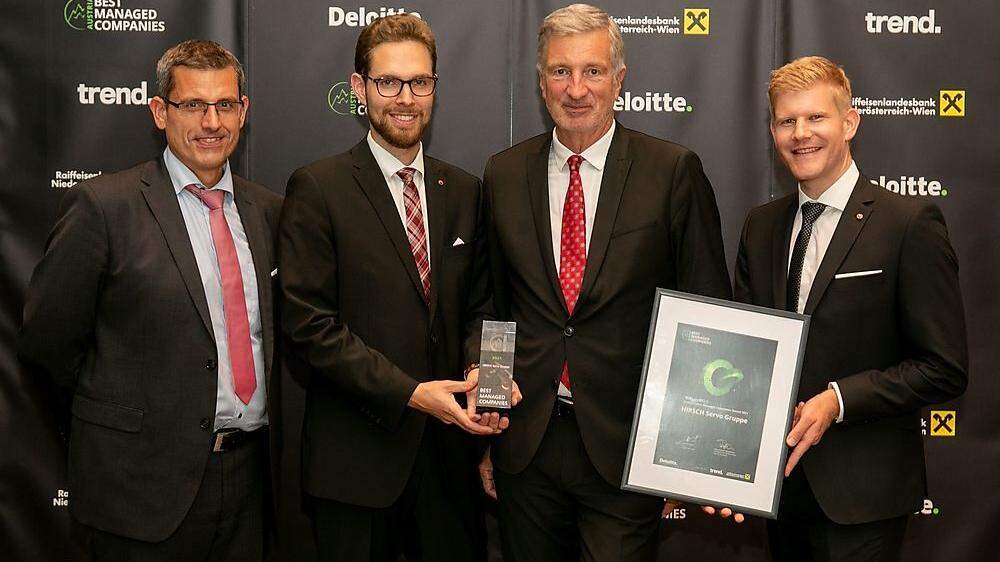 HIRSCH Servo-CEO Harald Kogler (2. von rechts) mit  Mitarbeitern Thomas Kandolf und Markus Kraft sowie Deloitte -Partner Wolfgang Wurm