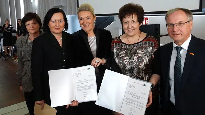 Auch Landesschulratspräsidentin Elisabeth Meixner (2. v. li.) gratulierte zum 50er.