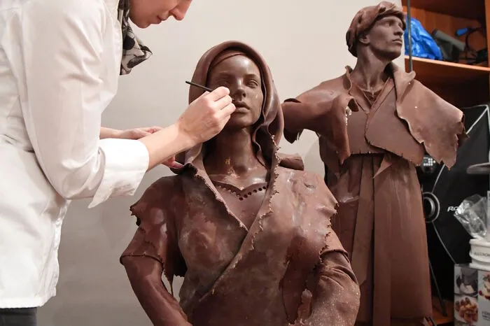 Das Gesicht wurde mit Silikonmasken von Menschen nachgebaut.