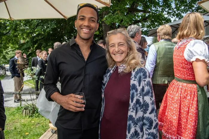 Sänger Cesar Sampson und Kathrin Zechner, Fernsehdirektorin des ORF