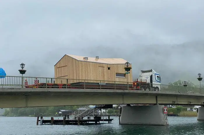 So sah man den Imbiss über die Weißenseebrücke fahren.