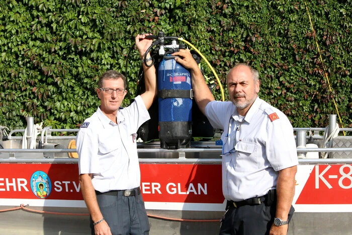 FF-Kommandant Josef Kropiunig und Kameradschaftsführer Günter Edlinger (am Fotos von rechts nach links) freuten sich über den Besucheransturm.