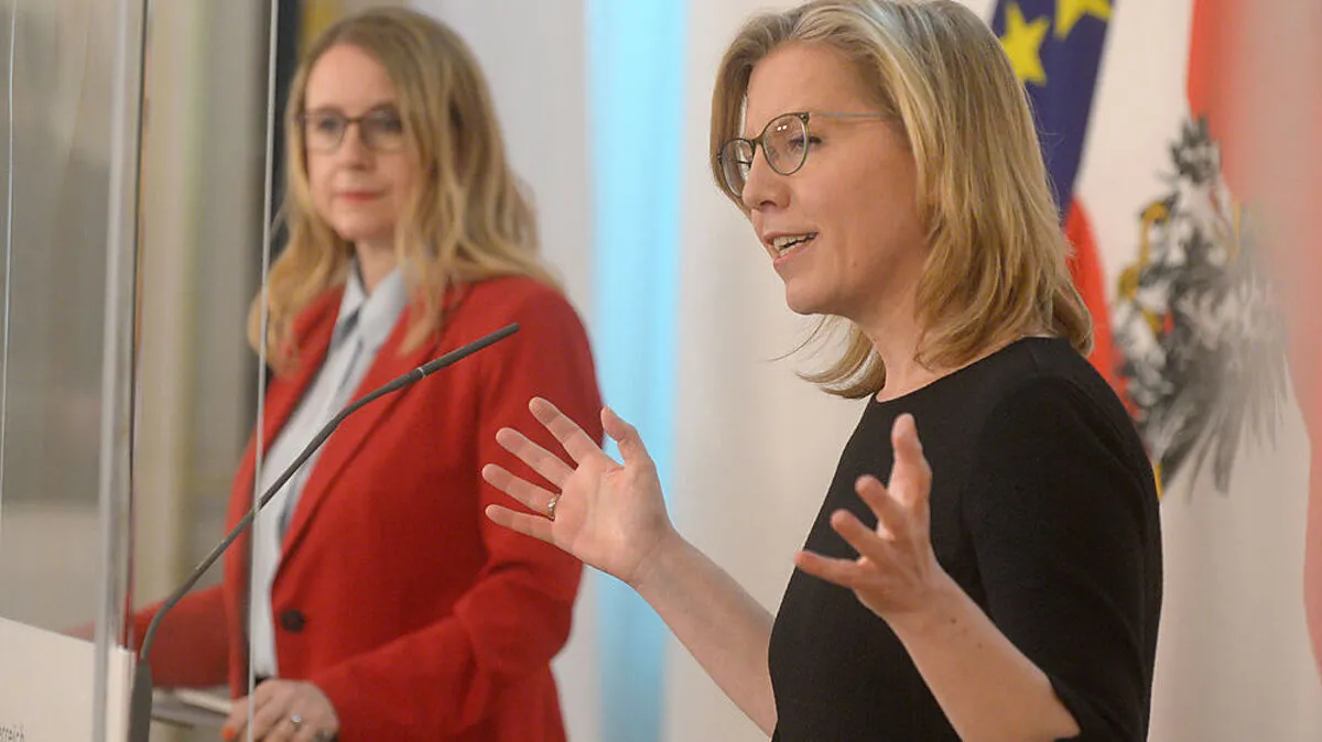 Wirtschaftsministerin Margarete Schramböck (ÖVP), Klimaschutzministerin Leonore Gewessler (Grüne) 