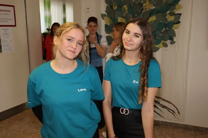 Eine schwungvolle Modenschau, ein Glückshafen mit Schätzspiel, hausgemachte Mehlspeisen und beste Unterhaltung mit den "Irrwurzla" rundeten das Herbstfest in der Fachschule Maria Lankowitz perfekt ab.