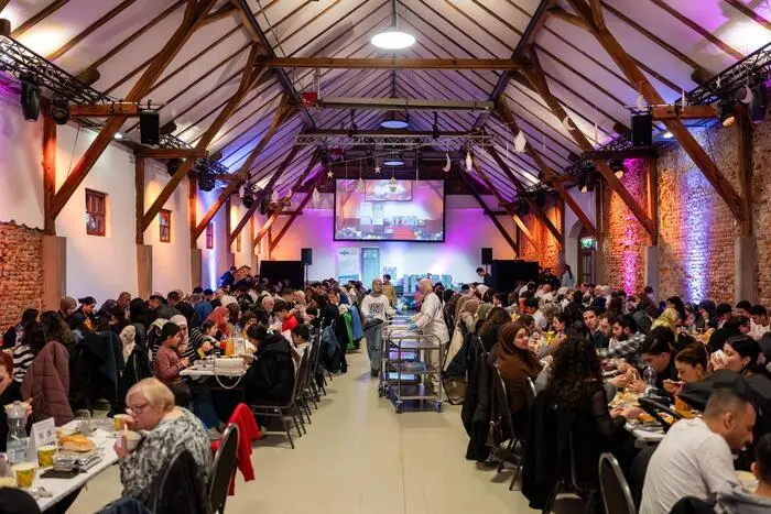 Beim Fastenbrechen in der Seifenfabrik war die Stimmung ausgelassen 