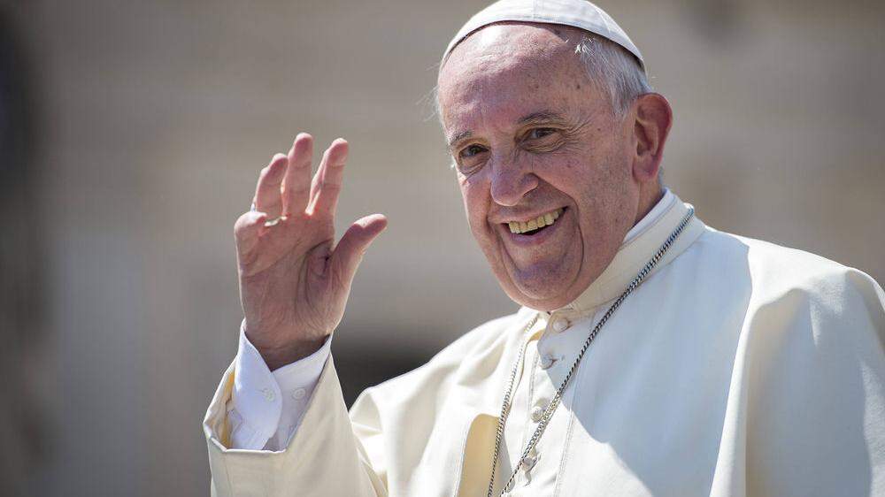 Papst Franziskus stärkt seinem Vorgänger den Rücken