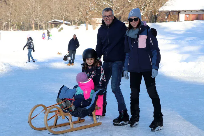 Klaus Praster (Finanzdienstleister) mit Nina Huber (6 Jahre), die begeisterte Eisläuferin und Schiläuferin ist, drehten auch gemeinsam ihre Runden an Eis.