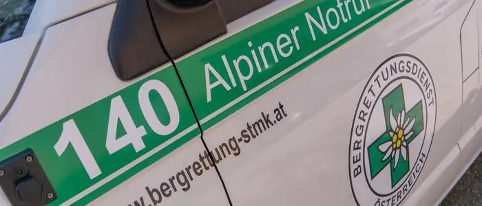 Der Verletzte wurde von der Bergrettung und vom Roten Kreuz versorgt