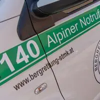 Der Verletzte wurde von der Bergrettung und vom Roten Kreuz versorgt