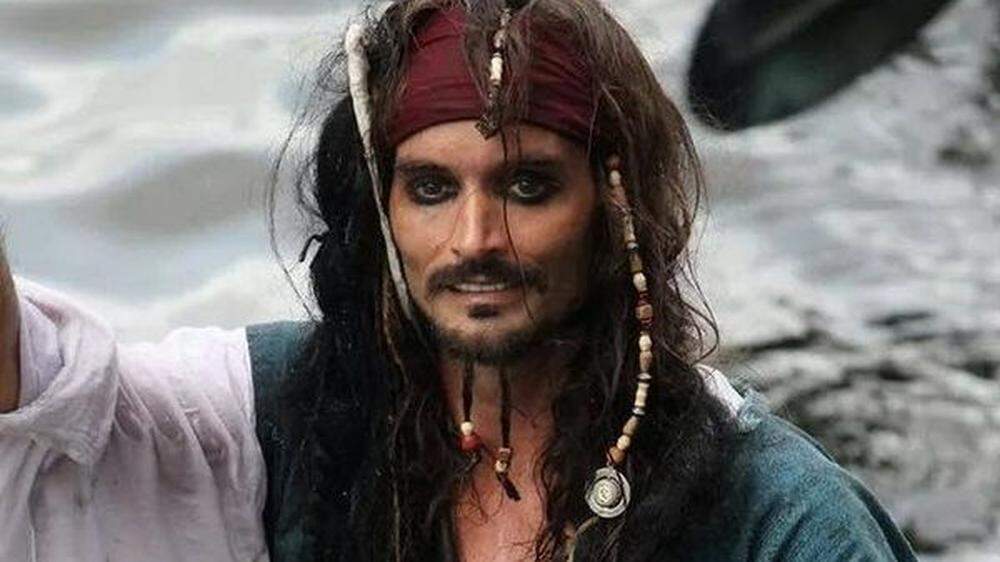 Der 43 Jahre alte Josh Hensley war bekannt dafür, als Filmpirat Jack Sparrow (&quot;Fluch der Karibik&quot;) verkleidet aufs Meer hinauszupaddeln