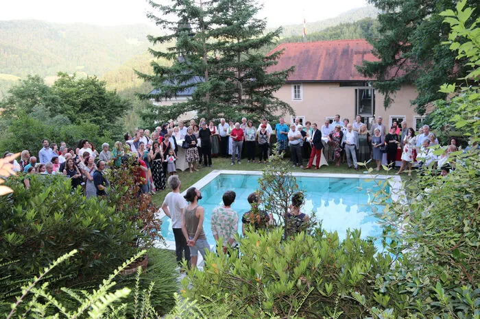Eingeleitet wurde das Festival, das am Freitag in Dravograd zum 20. Mal stattfand, mit einem Empfang im Schlossgarten durch Eva und Herbert Liaunig, das Oktet Suha und Bürgermeister Gerhard Visotschnig.