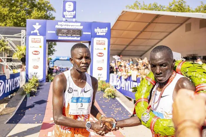 Kärnten Läuft 2024 - Zieleinlauf Halbmarathon Klagenfurt August 2024