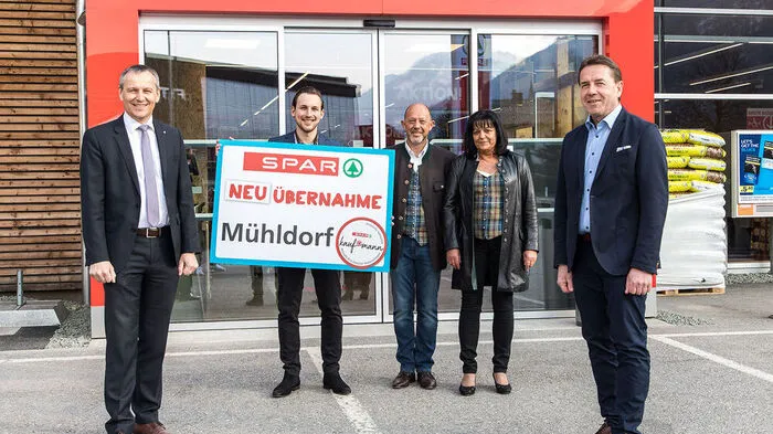 Paul Bacher, Geschäftsführer für SPAR Kärnten und Osttirol, Manuel Tamegger, Erhard Tamegger, Bärbel Tamegger und Bürgermeister Erwin Angerer