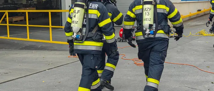 Unter schwerem Atemschutz wurde die Lage erkundet