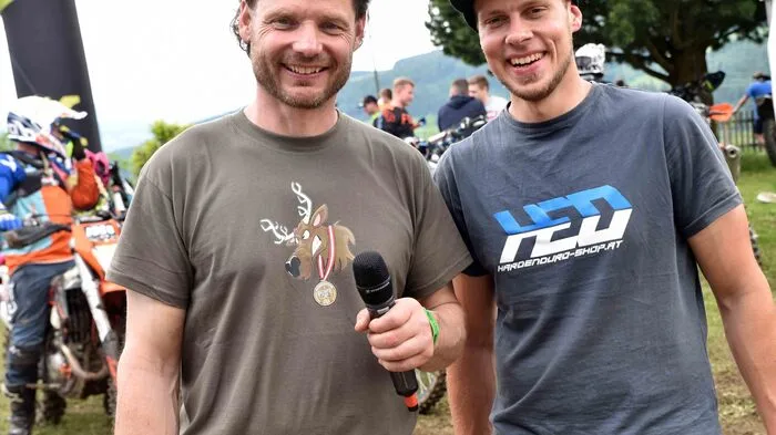 Organisator Thomas Pirolt (links) schuf mit seinem Brauchtums- und Freizeitclub (BUF) beste Voraussetzungen für das Rennwochenende unter strengen Covid-Auflagen