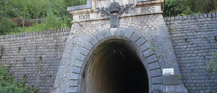 Portal des bestehenden alten Bosrucktunnels