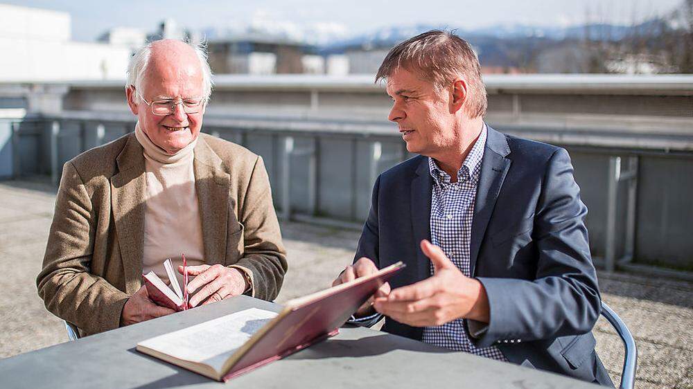ORF-Moderator Carl Hannes Planton (rechts) hatte vor fünf Jahren die Idee zu „Kärntnerisch gredt“. Sprachforscher Heinz Dieter Pohl erklärt Worte