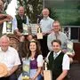 Versprühten "gemeinsamen Geist": Josef Zotter Erich Plasch, Herbert Germuth, Walter Fink (hinten) sowie Franz Möstl, Weinhoheit Beatrix und Gerald Holler (vorne)