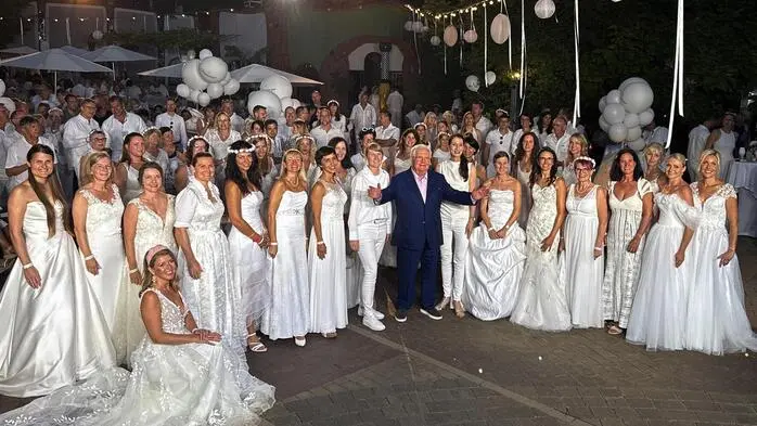 Über 100 Bräute führten ihr Brautkleid nochmals aus, wobei die meisten der Paare sich im Rogner Bad das „Ja“-Wort gaben.