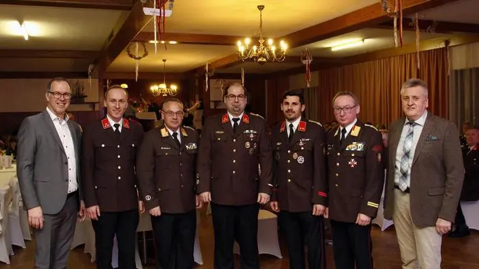 Wehrkommandant Mathias Jandl und Stellvertreter Gregor Schulter begrüßten neben Bereichsfeuerwehrkommandant Gerald Derkitsch und seinen Stellvertreter Gerhard Engelschall auch Bürgermeister Herbert Spirk mit Vizebürgermeister Dietmar Fuchs. 