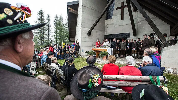 Tausende strömen zum Almkirchtag auf die Petzen