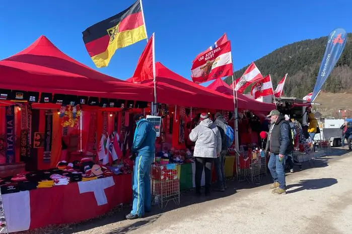Am Kulm-Gelände gibt es Fan-Artikel zu kaufen