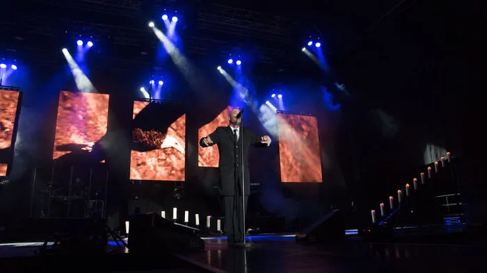 Tolle Lichtshow, gute Stimmung - 6000 Fans kamen zum Abschiedkonzert der deutschen Truppe Unheilig in die Grazer Stadthalle.