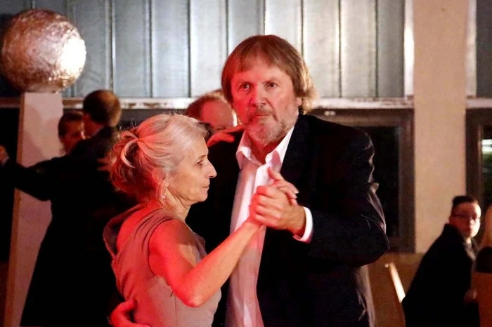 ...wenn es heißt "Alles Walzer" beim traditionellen Feuerwehrball in der Kulturhalle.