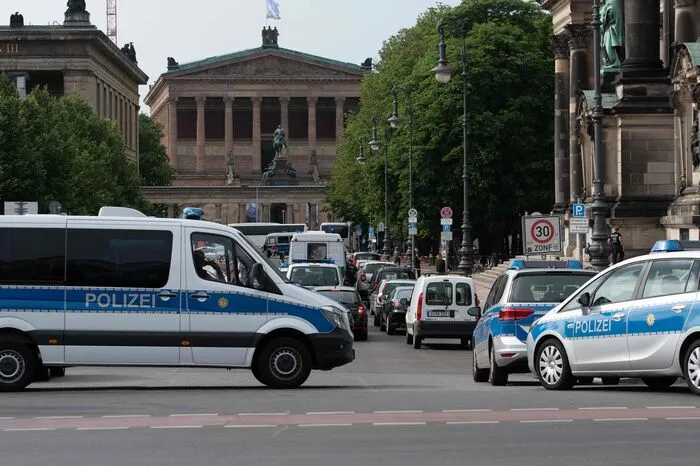 Der Vorfall im Berliner Dom hat nach Polizeiangaben aber offenbar keinen terroristischen Hintergrund.