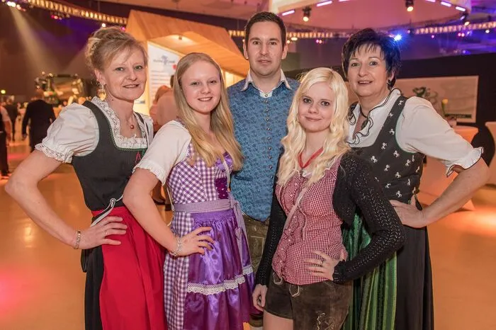 .. klicken Sie sich durch den Bauernbundball.