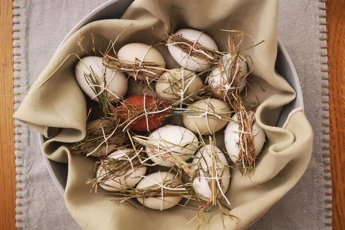 "Ohne Farbstoffe, der Umwelt zuliebe - so erleben wir heuer unsere Osterzeit: naturbelassen", schreibt Isabell Tschmelitsch. Schicken Sie uns Ihre Osterbilder an reporter@kleinezeitung.at