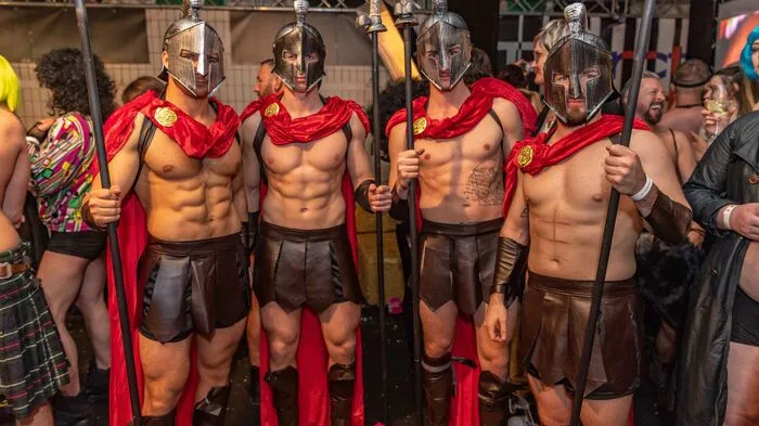 Skandalös oder nicht - nackte (oder nur mit Dessous bekleidete) Haut gab es jede Menge am Tuntenball 2019 zu sehen. 