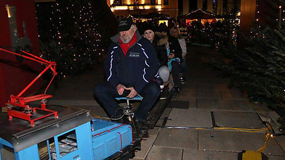 Am Freitag und am Samstag fährt noch die Gartenbahn bei der Waldweihnacht