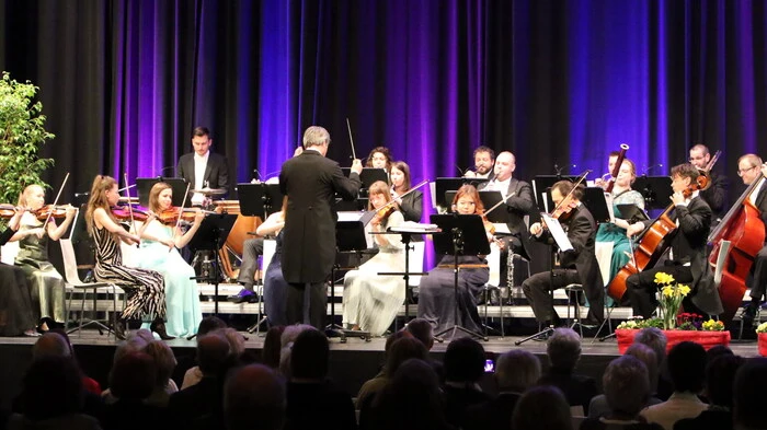So viele Operetten-Liebhaber hat man am Sonntag in der St. Veiter Blumenhalle schon lange nicht mehr gesehen. 