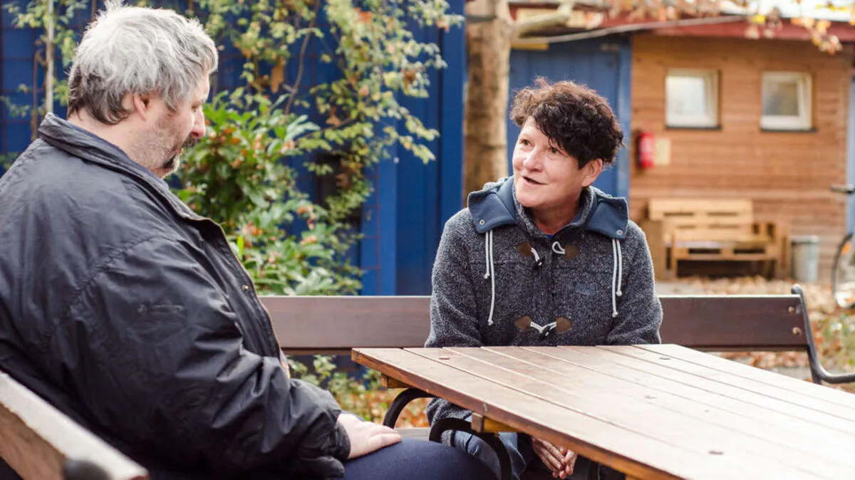 Hauptamtliche, aber auch ehrenamtliche Mitarbeiter wie Ursula Bauer schaffen eine herzliche Atmosphäre in den Einrichtungen der VinziWerke