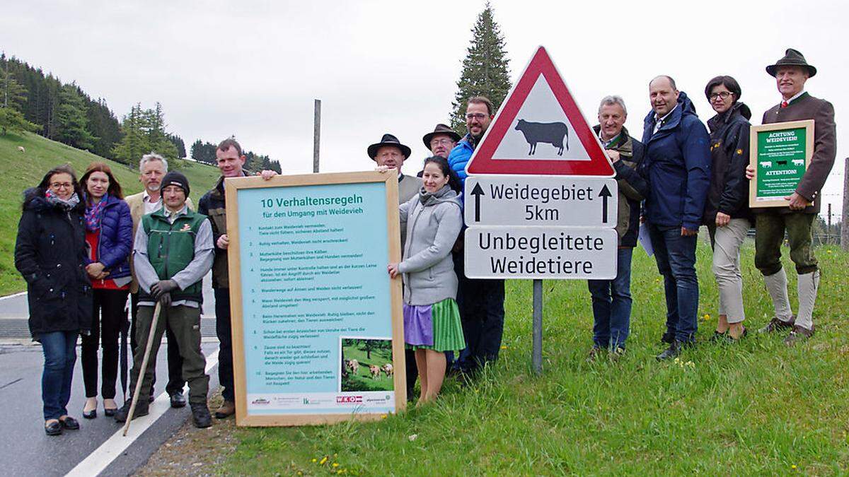 Vertreter von Bauernkammer, BH Weiz, Straßenerhaltungsdienst, Tourismus und Almwirtschaft auf der Teichalm	