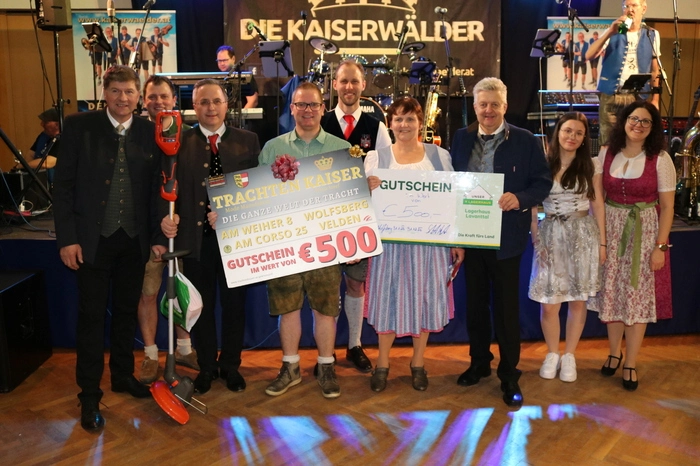 Die Gewinner der Hauptpreise der Verlosung.