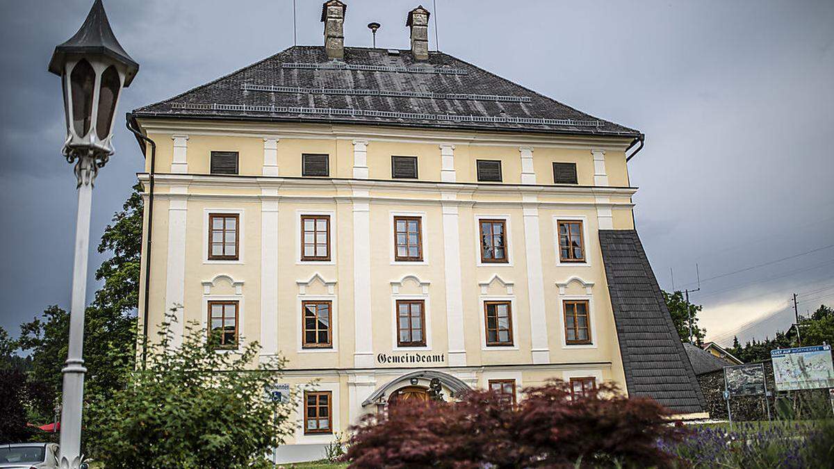 Dunkle Polit-Wolken hängen über der Gemeinde Keutschach