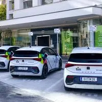 Drei E-Autos von Tom, dem Carsharing-Dienst der Stadt Graz, am Standort Andreas-Hofer-Platz