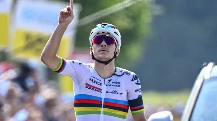 Remco Evenepoel widmete seinen Sieg Gino Mäder