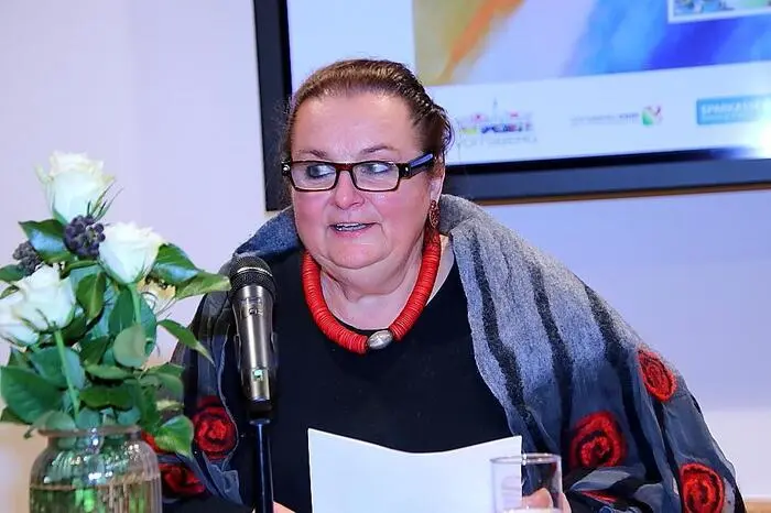 Zur Künstlerin und ihrem Werk sprach Franziska Pirstinger von der Akademie der bildenden Künste. 