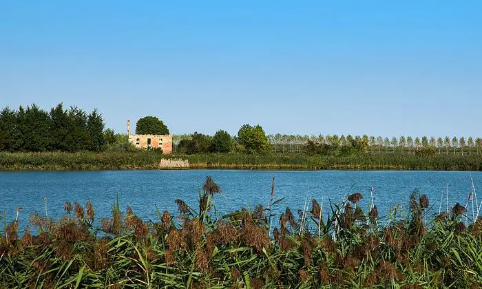 Caorle baut sein Programm zur Entschleunigung aus:  am Strand, in der Lagune und im Umland, das über zwei Brücken erreichbar ist
