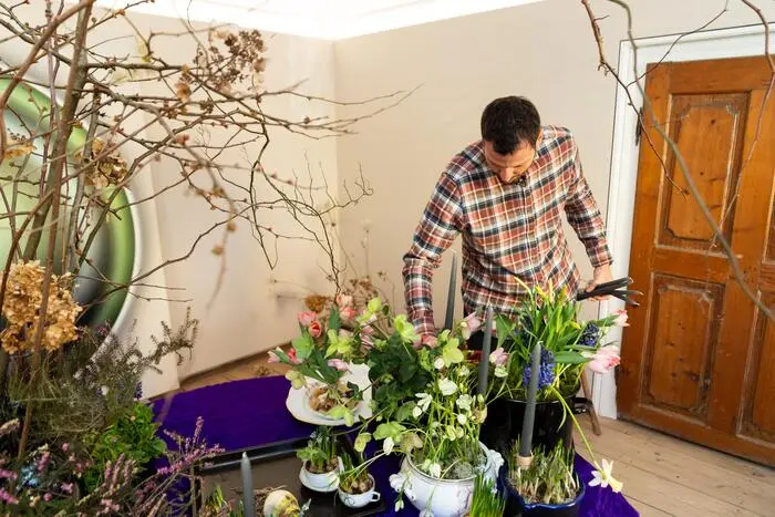 Stern verwendet für seinen Valentinstagstisch vor allem Zwiebelblumen.