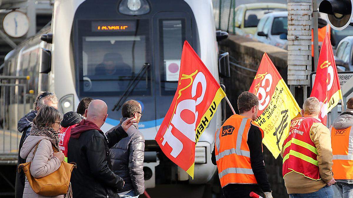 Der öffentliche Verkehr stand auch am Freitag größtenteils still