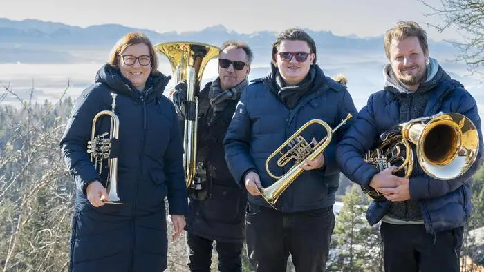 Die zahlreichen Wanderer wurden am Ziel von der „Musik in Fusion“ empfangen. 