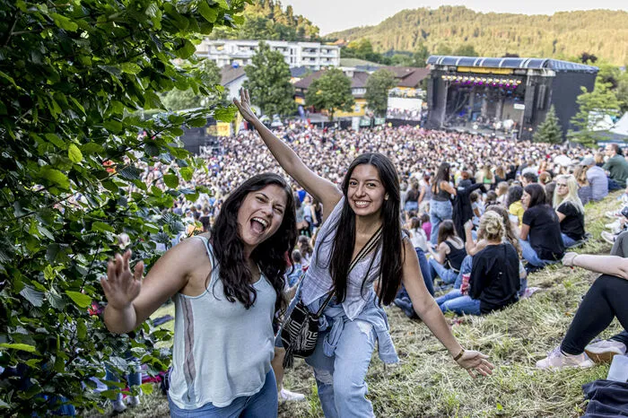 Klicken Sie sich durch alle Fotos des musikalischen Abends!