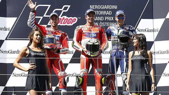 Der Italiener Andrea Iannone auf Ducati gewinnt vor Andrea Dovizioso (ebenfalls Ducati) und Jorge Lorenzo (Yamaha)